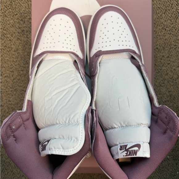 Jordan 1 Retro High OG - Mauve Sneakers in Mauve and White - Picture 3 of 5